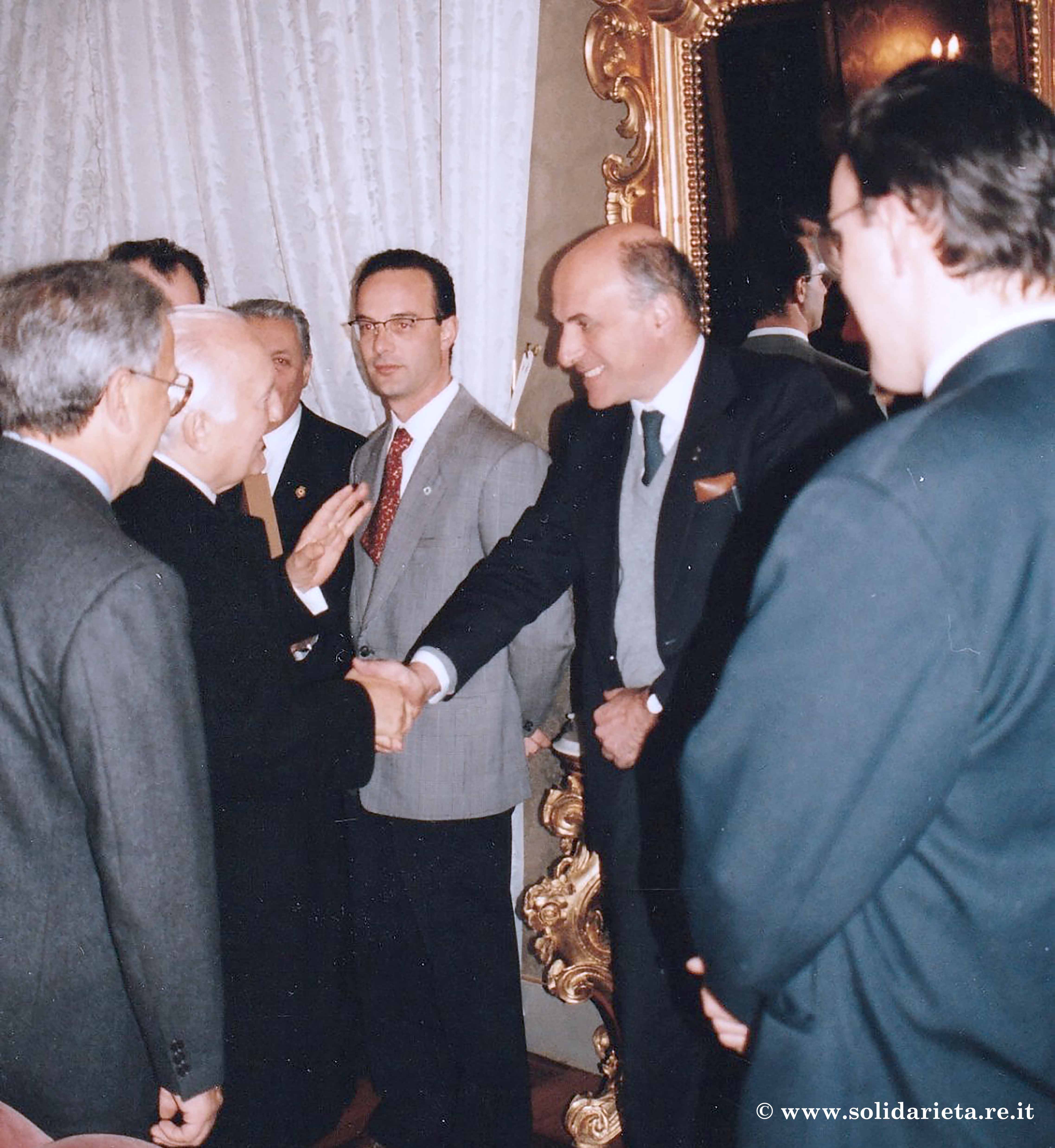 Il Presidente della Repubblica Oscar Luigi Scalfaro con don Giuseppe Dossetti