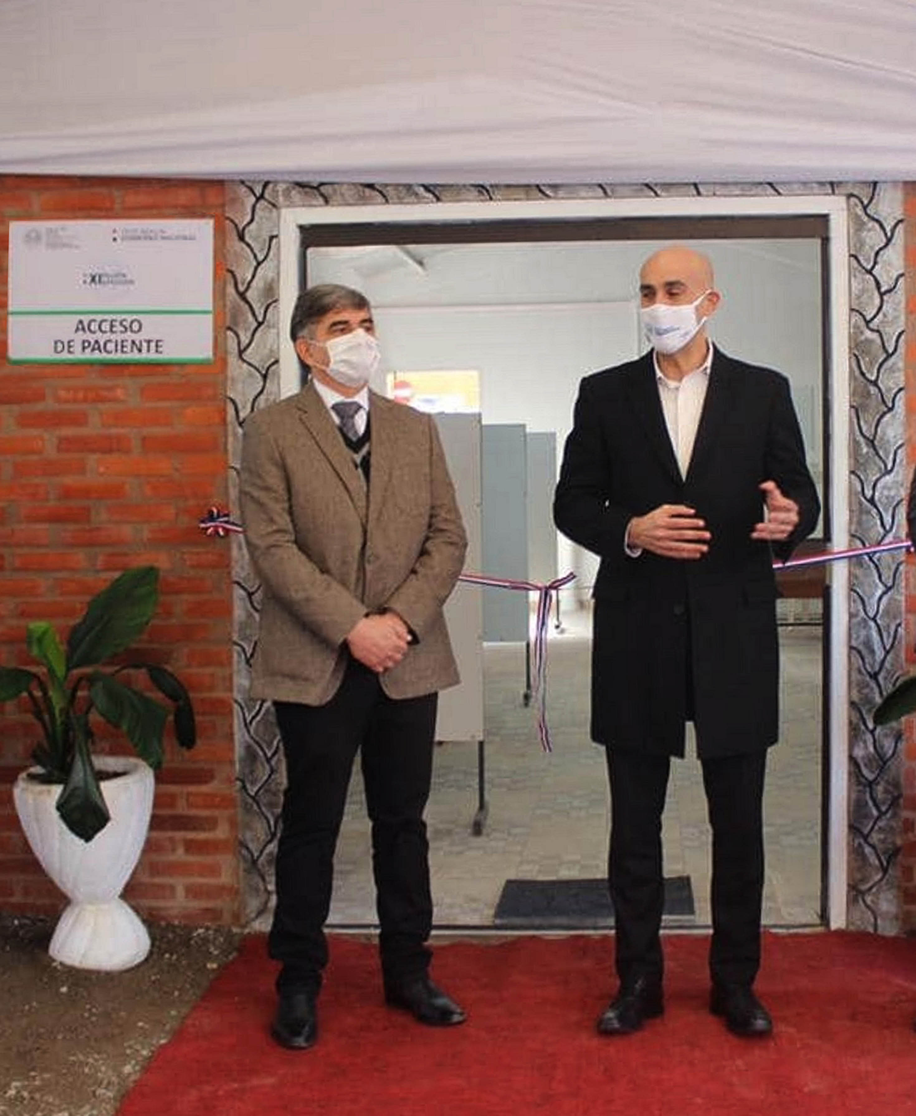 El Ministro de Salud Pública, Julio Mazzoleni, con el Dr. Lytton Snead