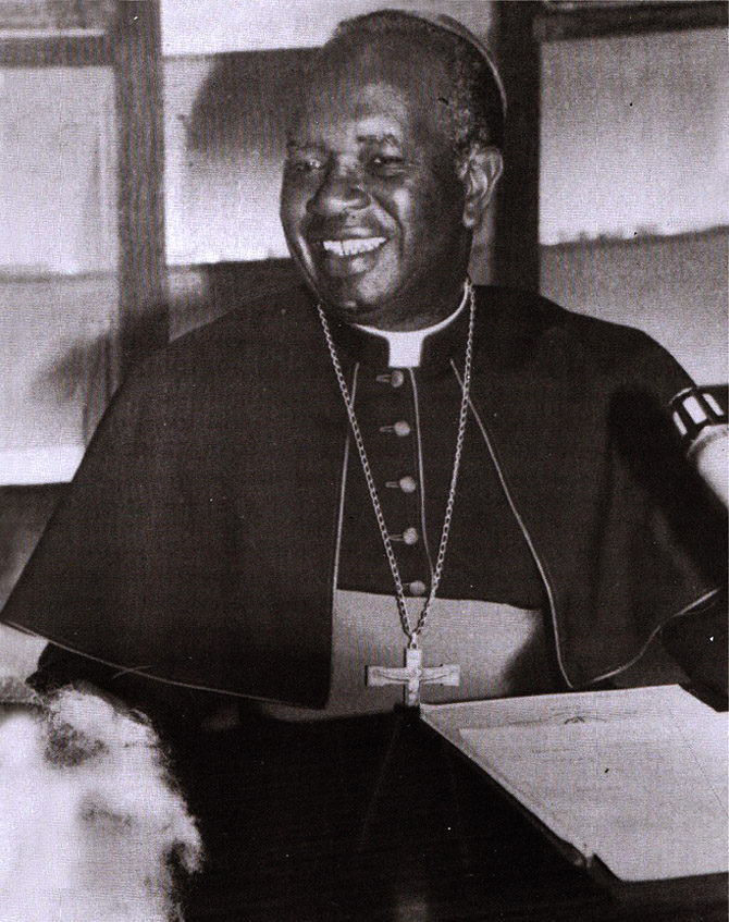Mons. Jean Zoa