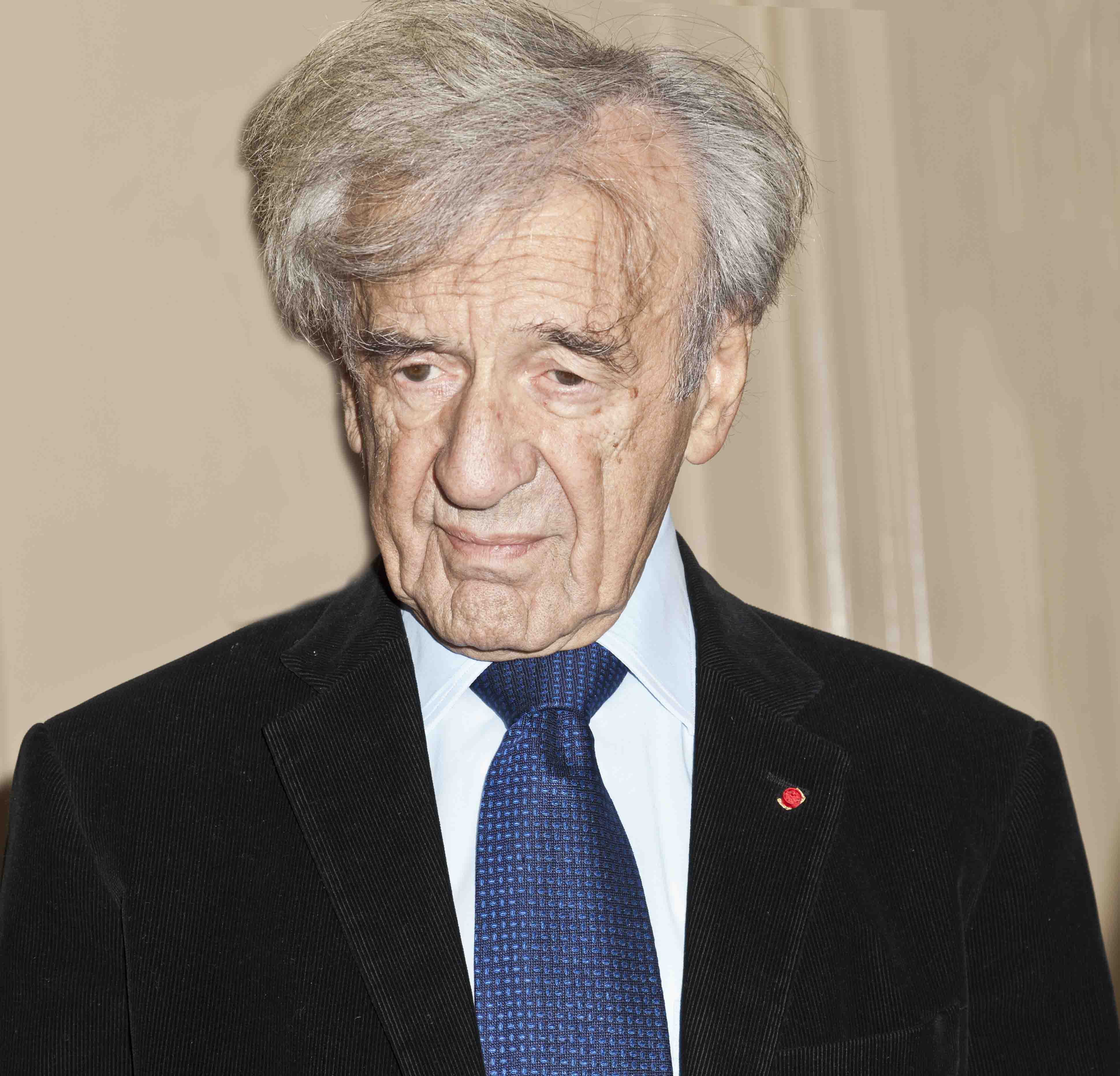 Elie Wiesel È possibile un paragone shutterstock 117797674