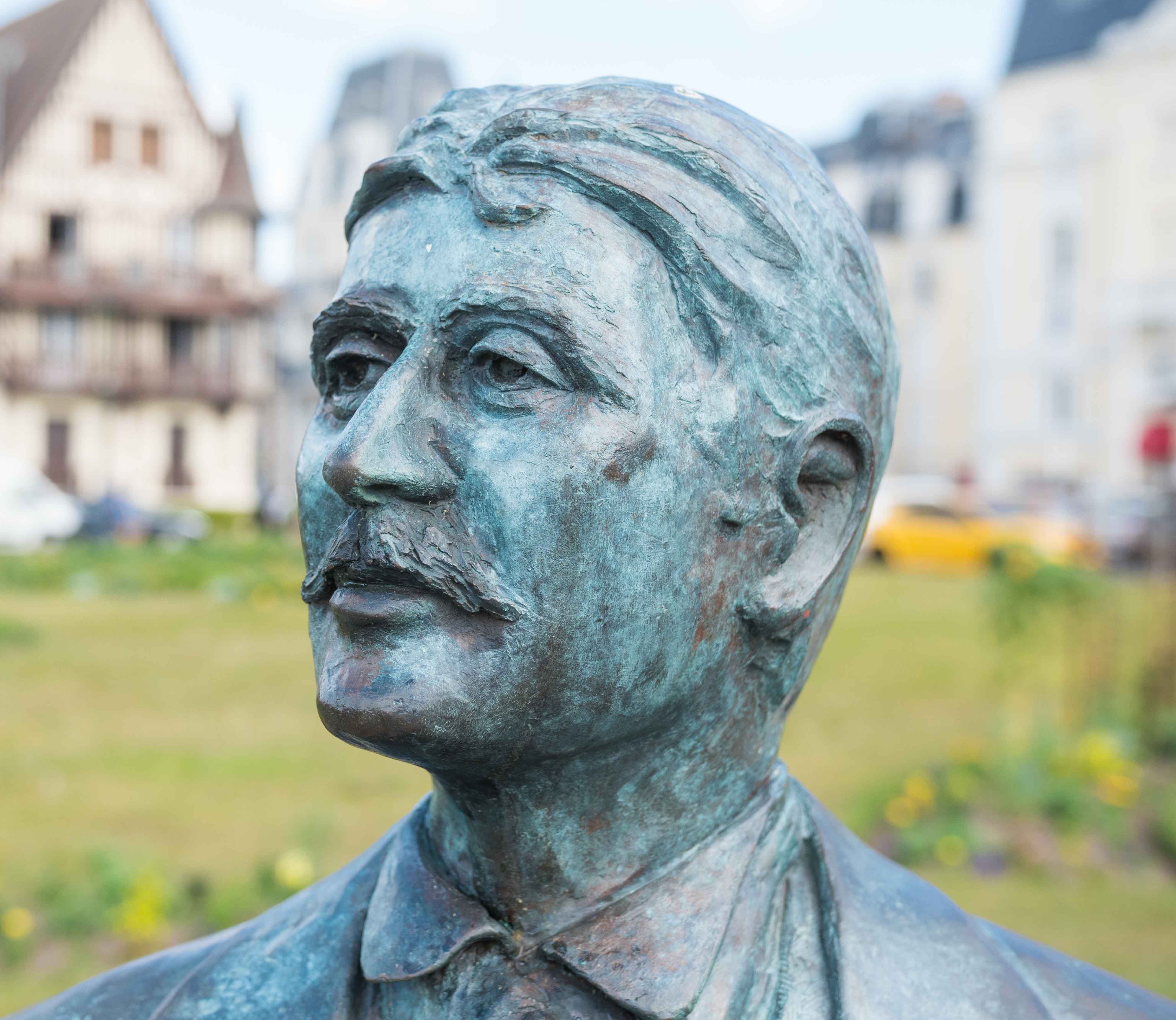 Marcel Proust È possibile un paragone shutterstock 1763513132
